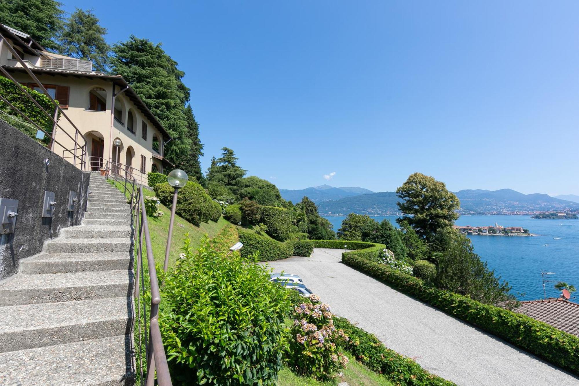 Pandora Lake View Stresa - Happy Rentals Bagian luar foto